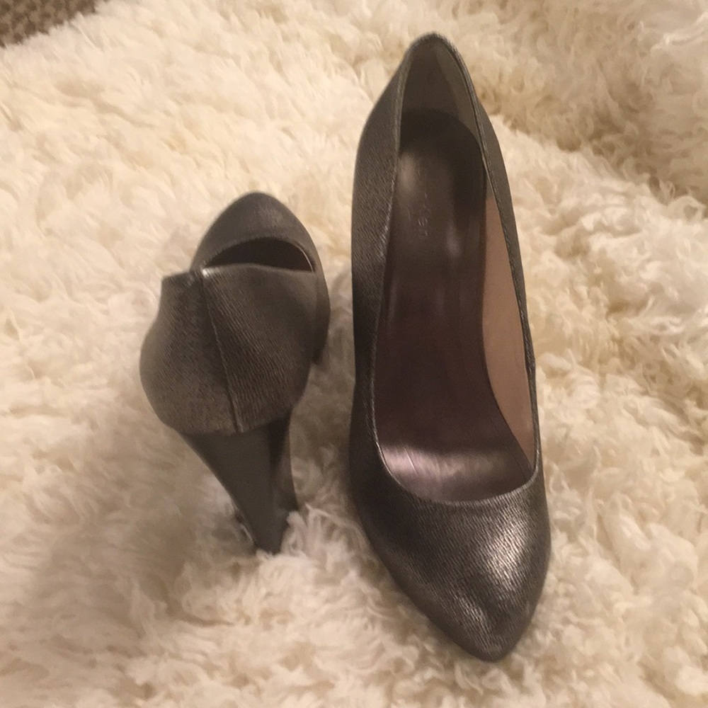 Gorgeous Calvin Klein pumps!